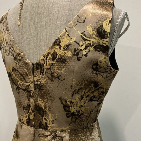 Tahari Gold METALLIC ABSTRACT SLEEVELESS SHEATH DRESS - Picture 9 of 16